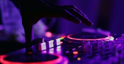 marcela-laskoski-YrtFlrLo2DQ-unsplash-scaled-e1642679897105